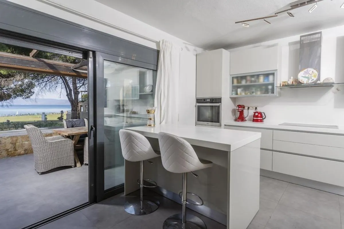 Beachfront Villa Galini 페프코초리